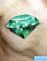 推荐一幅胸口钻石纹身图片