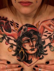 美女胸口一幅school风格女性纹身图片
