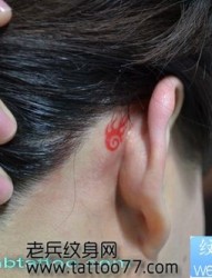 美女耳部经典的火焰纹身图片