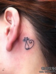 女孩子耳部图腾小猫咪纹身图片