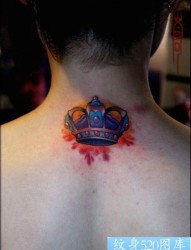 3D重彩颈部皇冠纹身图片
