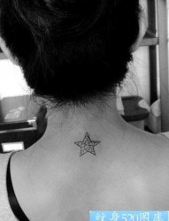 女人脖子处小巧好看的五角星纹身图片