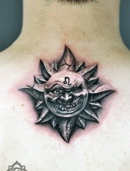 一幅颈部狮子座太阳神纹身图片推荐