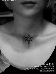 女人脖子处潮流经典的五角星纹身图片