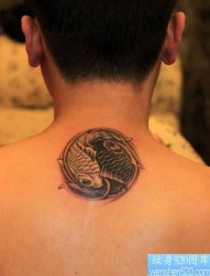 纹身520图库推荐一幅颈部双鱼纹身图片