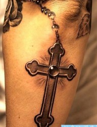 推荐一幅精致的十字架纹身图片