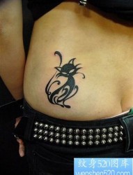 臀部纹身图片：美女臀部图腾猫咪纹身图片纹身作品