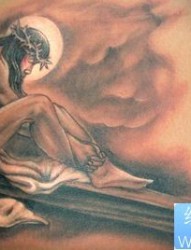 腹部纹身图片：腹部耶稣十字架纹身图片纹身作品