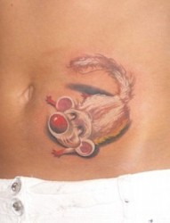 腹部纹身图片：腹部彩色小老鼠纹身图片纹身作品