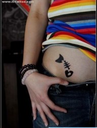 腹部纹身图片：美女腹部图腾鱼骨纹身图片纹身作品