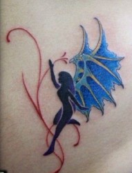 腹部纹身图片：腹部彩色天使翅膀纹身图片纹身作品