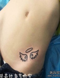 美女腹部潮流精美的图腾天使翅膀纹身图片
