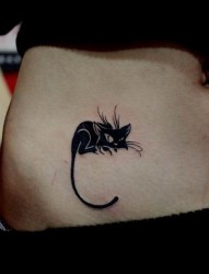 美女腹部可爱的图腾猫咪纹身图片