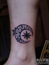腿部图腾月亮与太阳纹身图片