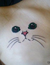 女孩子胸部另类可爱的小猫咪纹身图片