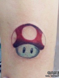 腿部可爱的小蘑菇纹身图片