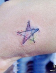 唯美小巧好看的五角星纹身图片