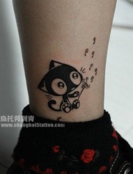 女人腿部很可爱的图腾猫咪纹身图片