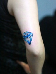女人手臂精美潮流的小钻石纹身图片