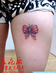 女人腿部流行的蝴蝶结纹身图片