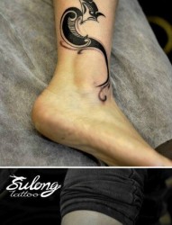 女人腿腕小巧可爱的狐狸纹身图片