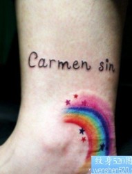 女人脚腕处潮流精美的彩虹纹身图片