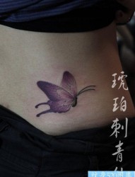 美女腰部漂亮精美的蝴蝶纹身图片
