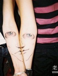 情侣手臂眼睛纹身图片