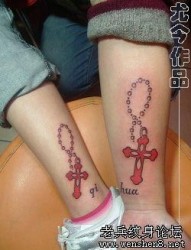 最好的纹身：情侣链条十字架文身图片作品