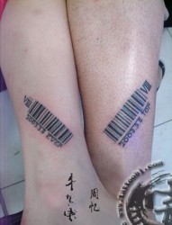 腿部情侣条形码纹身图片