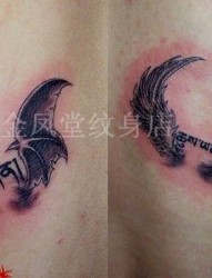 情侣纹身图片：情侣翅膀字母纹身图片作品