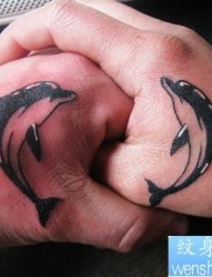 手部情侣海豚纹身