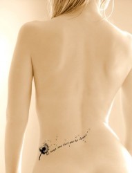 女性腰部漂亮的蒲公英纹