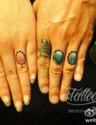 手指时尚精美的情侣宝石纹身图片