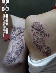 时尚经典的一幅情侣佛手纹身图片