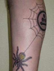 蜘蛛悬网纹身图案