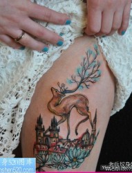 女人腿部彩色羚羊纹身作品由纹身520图库