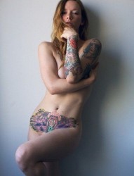 全裸女孩纹身写真