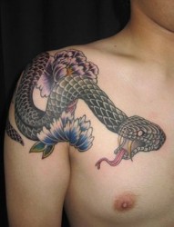 大蛇牡丹纹身图案