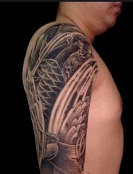男士手臂一条黑白鲤鱼纹