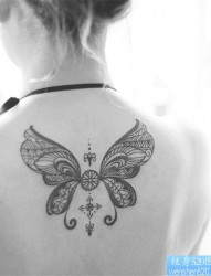 女人蝴蝶纹身图案