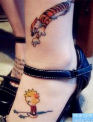 女生脚部彩色卡通人物可爱纹身图案