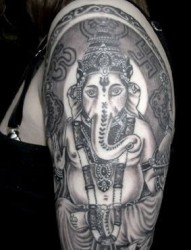 大臂上的象神纹身图案图案