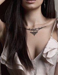 肩部性感的女性纹身