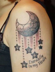 月亮星星吊坠纹身图案