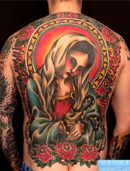 一款满背彩色修女纹身图案
