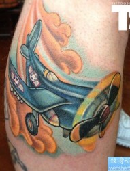 腿部一款个性飞机纹身图案