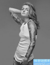 女性黑白个性花臂纹身图案