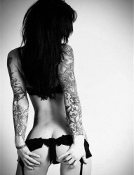 女性黑白花臂纹身图案