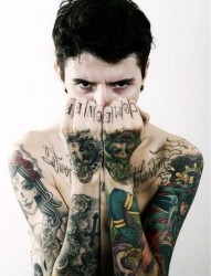 个性彩色花臂男人纹身图案